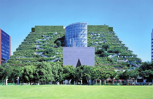 acros-giant-green-roofed-pyramid-in-japan.jpg