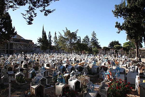 incredible-cemeteries-sucre-2