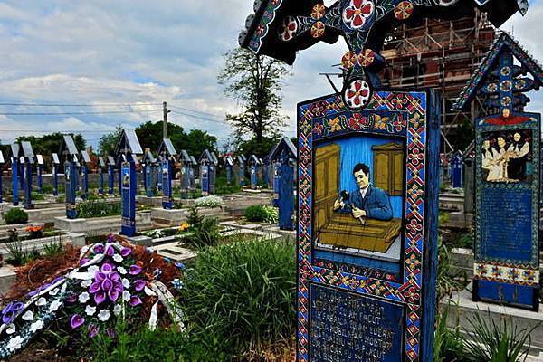 incredible-cemeteries-merry-2