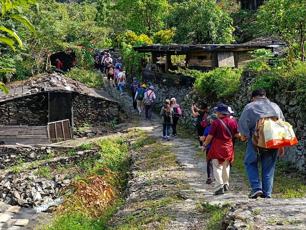 老七佳石板屋部落-東方足跡人文生態導覽解說團隊