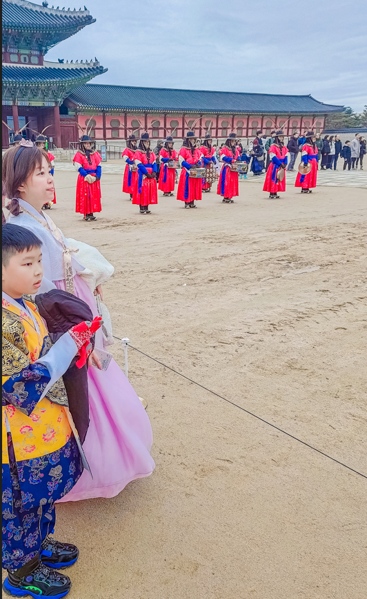 【首爾景點】韓國自由行~景福宮穿韓服可免費參觀/光化門守衛換