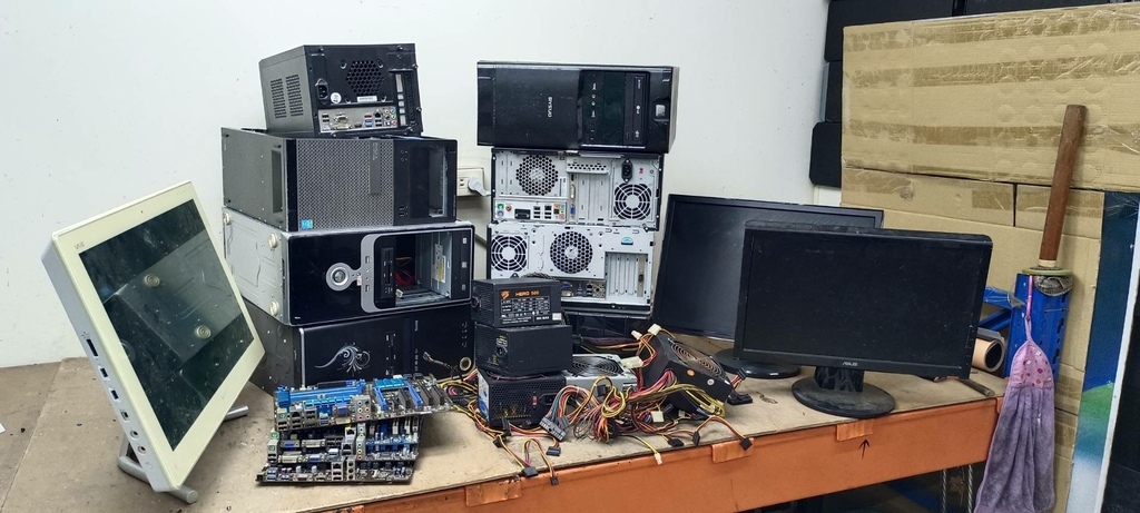 中原230506收主機 螢幕 power 主機板 一體機.jpg