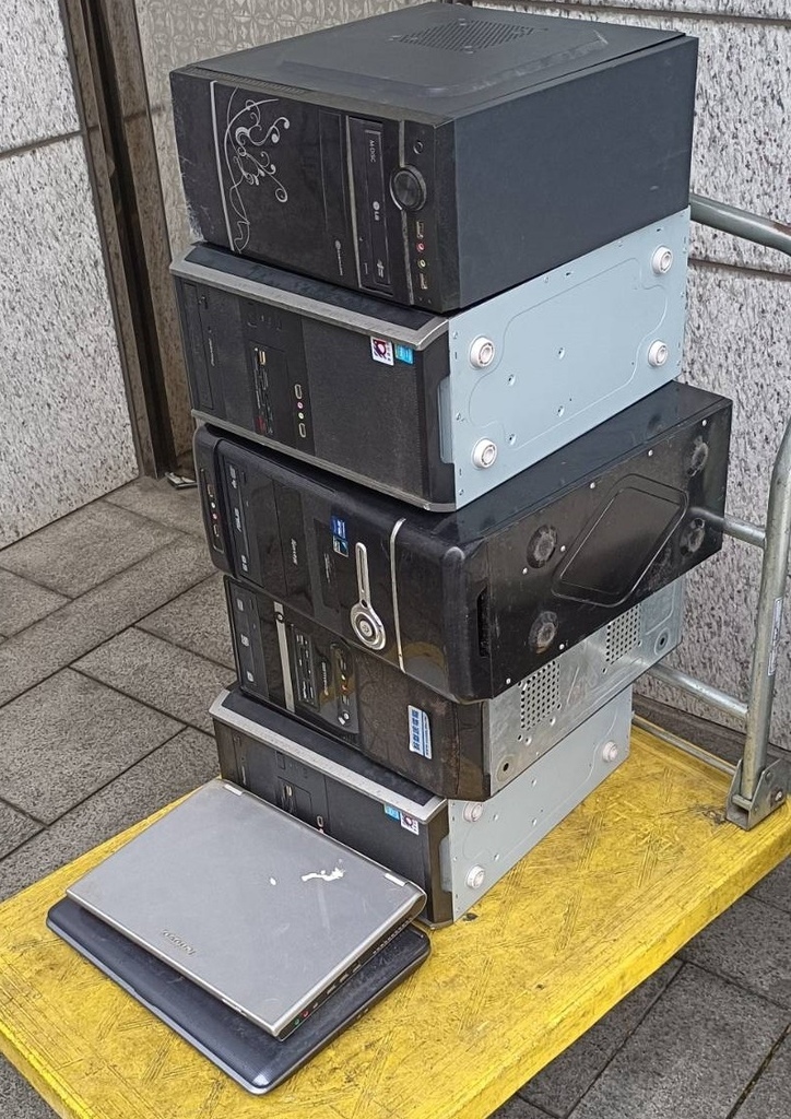 龜山230209林口中山路一間賀騰貿易有限公司無償回收主機和筆電.jpg
