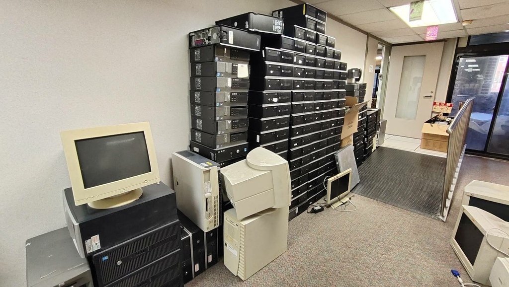 龜山1110美商聯邦快遞股份有限公司台灣分公司載主機 螢幕 crt 伺服器.jpg