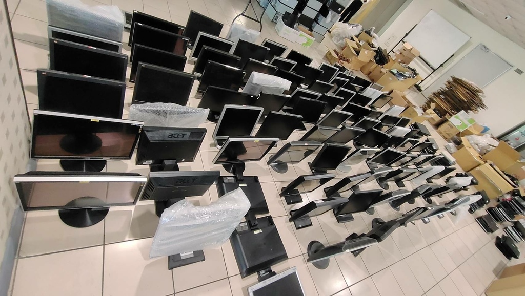 龜山1205清華大學載螢幕 筆電 主機.jpg