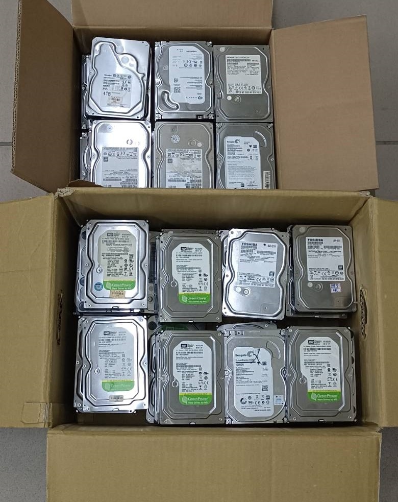 中原230707客人拿兩箱硬碟來回收.jpg