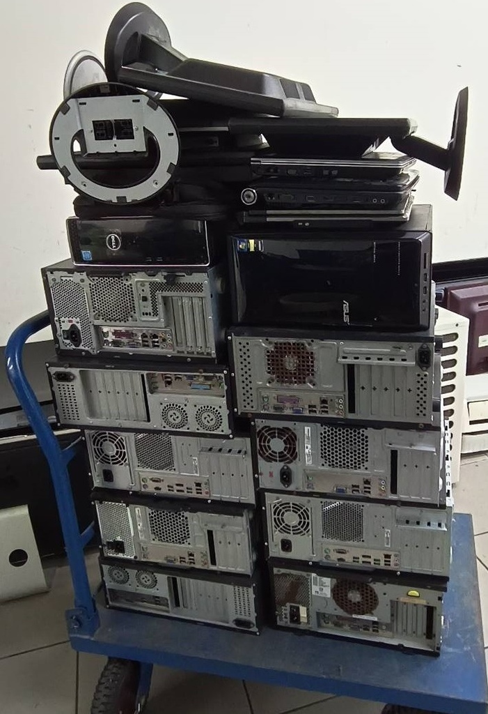 中原230712客人載桃園某國小的主機 螢幕 筆電來回收.jpg