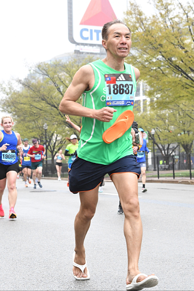 身穿ㄚ拖,讓國旗飄揚-記2023波士頓馬拉松 身穿ㄚ拖,讓國旗飄揚-記2023波士頓馬拉松