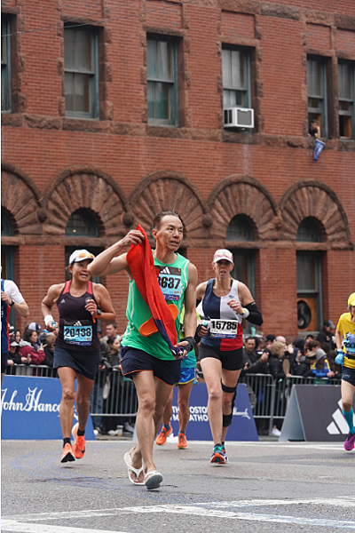 身穿ㄚ拖,讓國旗飄揚-記2023波士頓馬拉松 身穿ㄚ拖,讓國旗飄揚-記2023波士頓馬拉松