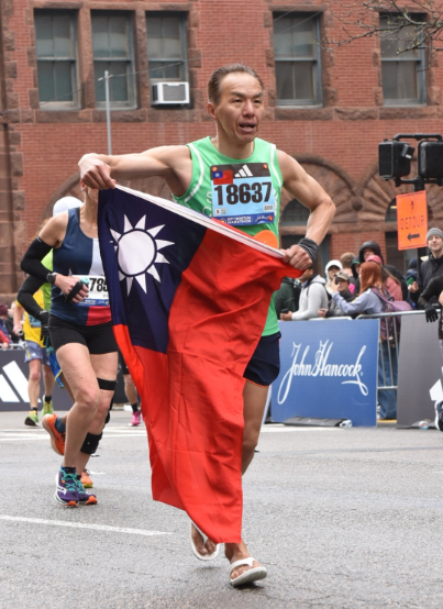 身穿ㄚ拖,讓國旗飄揚-記2023波士頓馬拉松 身穿ㄚ拖,讓國旗飄揚-記2023波士頓馬拉松