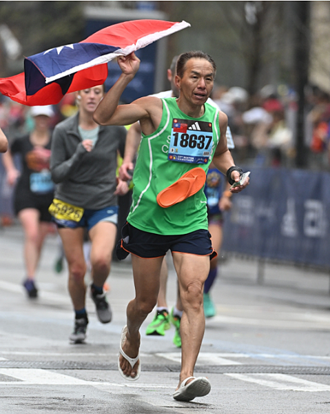 身穿ㄚ拖,讓國旗飄揚-記2023波士頓馬拉松 身穿ㄚ拖,讓國旗飄揚-記2023波士頓馬拉松