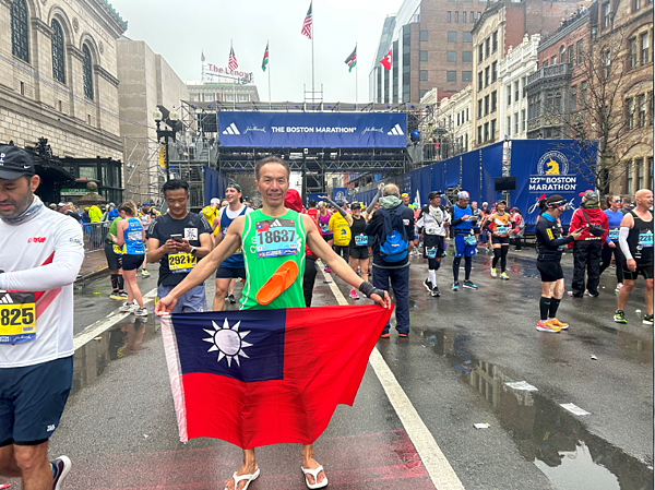 身穿ㄚ拖,讓國旗飄揚-記2023波士頓馬拉松 身穿ㄚ拖,讓國旗飄揚-記2023波士頓馬拉松