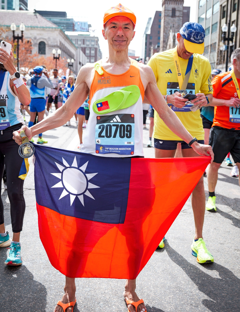 身穿ㄚ拖 讓國旗再次飄揚---記2025波士頓馬拉松 身穿ㄚ拖 讓國旗再次飄揚---記2025波士頓馬拉松