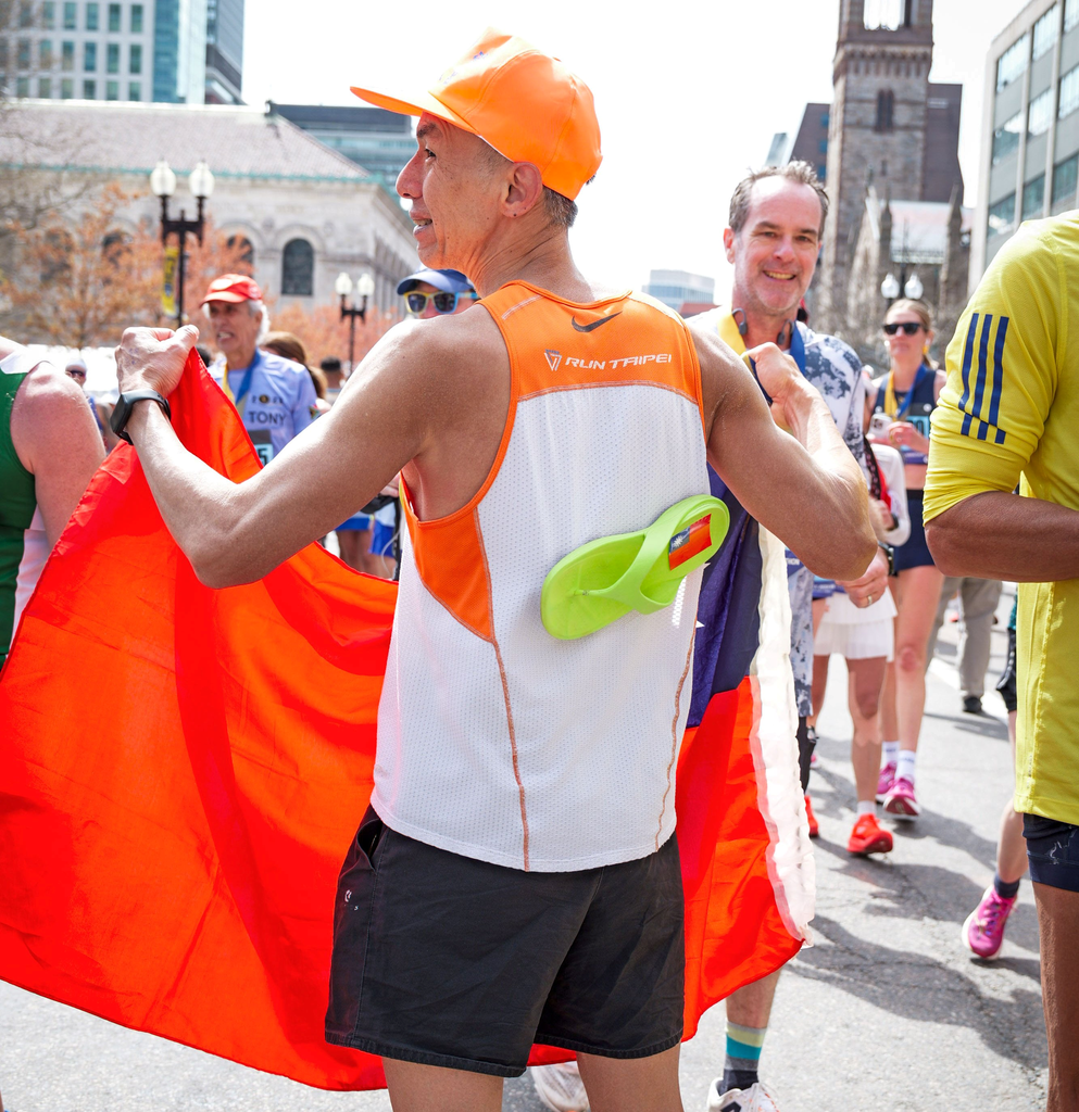 身穿ㄚ拖 讓國旗再次飄揚---記2025波士頓馬拉松 身穿ㄚ拖 讓國旗再次飄揚---記2025波士頓馬拉松