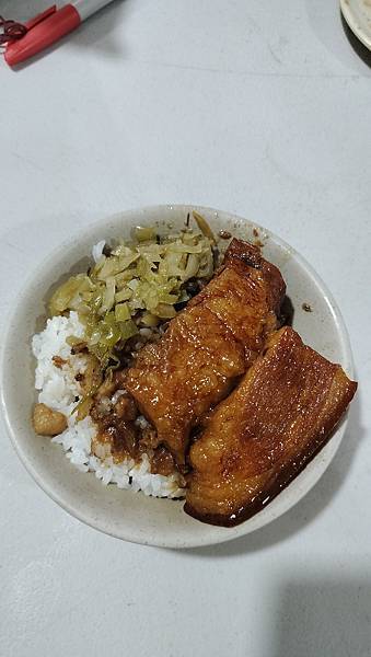 【高雄美食】高雄美食大集合  魯肉飯、飯糰、蛋餅、土魠魚、拉