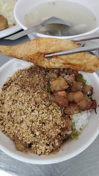 【高雄美食】高雄美食大集合  魯肉飯、飯糰、蛋餅、土魠魚、拉