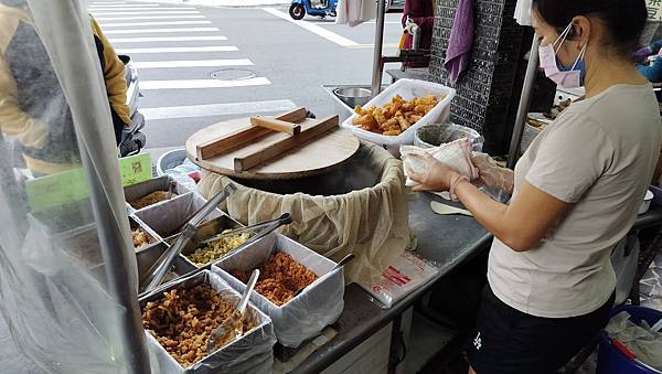 【高雄美食】高雄美食大集合  魯肉飯、飯糰、蛋餅、土魠魚、拉