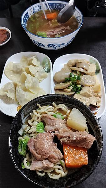 【高雄美食】高雄美食大集合  魯肉飯、飯糰、蛋餅、土魠魚、拉