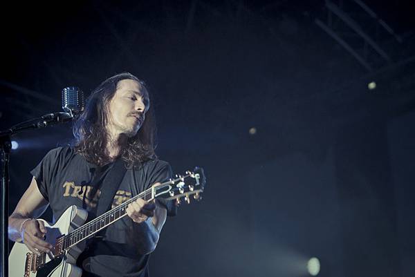 fng-on-stage-incubus-2012-11