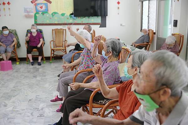 DPP_0214圖說：長輩在失智日照中心參加團體活動。