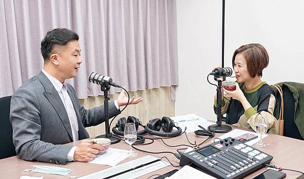 無數人心靈的照顧者，卻在深夜絕望嘶吼