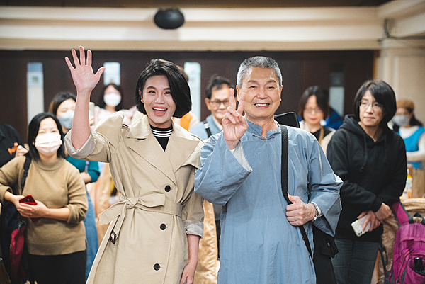 長輩圍爐 化身職人走秀一圓夢想