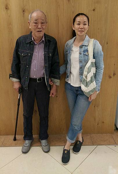 詩人夏夏為父親取別名邦迪亞上校，陪伴也記錄他的失智人生。