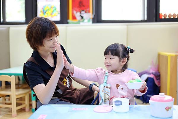 2025鳳山早療中心慢飛天使0529_桌上名字馬賽克