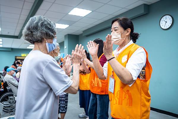 愛在延續中發酵 薛氏家族的志工之路