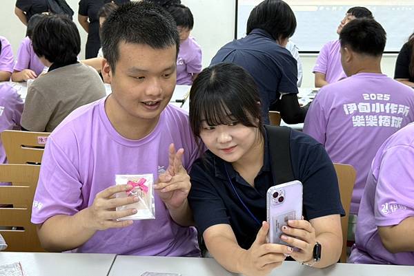 花漾球鑰匙圈串起臺韓交流 感受身障服務溫暖