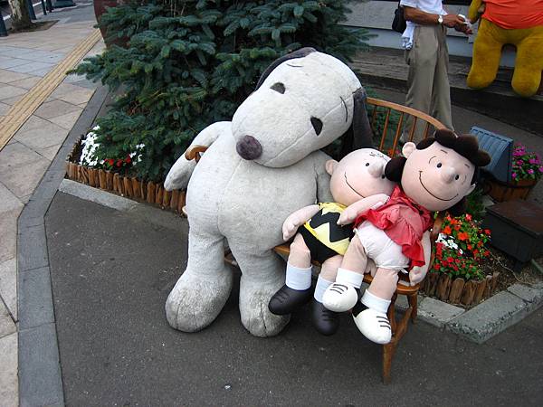 346 夢之音門口的snoopy.JPG