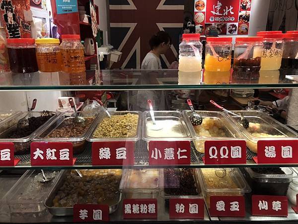 販賣豆花、甜點、黑糖冰、冰店等的店家老闆，勞保可以加入台北市