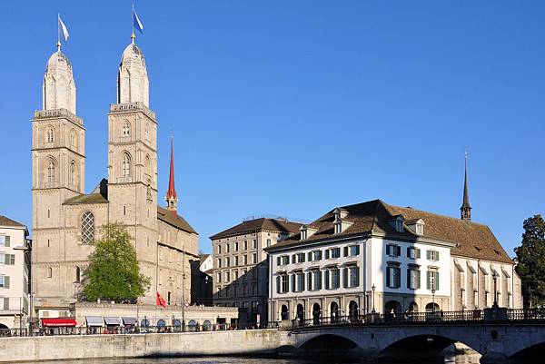 Zürich_-_Grossmünster_-_Wasserkirche_IMG_1154_ShiftN
