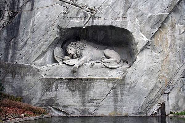 The_Lion_Monument_in_Luzern_23.12.2006