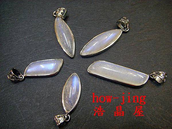 藍暈月光石包框墜 藍暈月光石包框墜