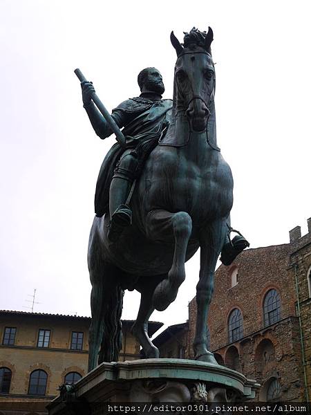 第一代托斯卡尼大公柯西莫一世騎馬雕像.JPG