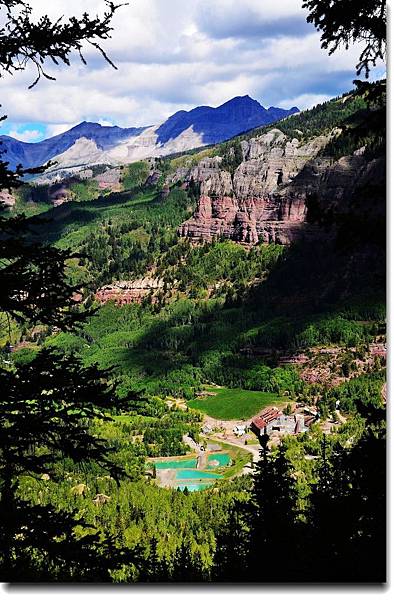 Bridal Veil Falls Trail俯瞰Telluride 1.JPG