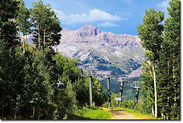Dallas Peak from Station St. Sophia.JPG