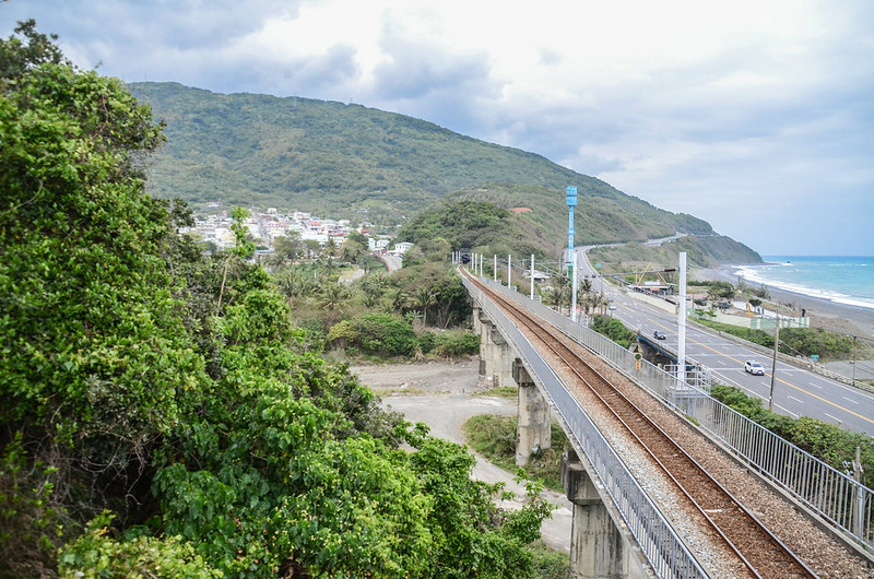 南迴鐵路坡崁維護通道俯瞰東海岸 (2)