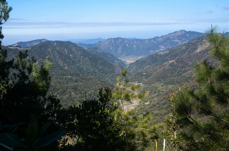 百川山西稜(H 1490 m)西望馬克連稜 1