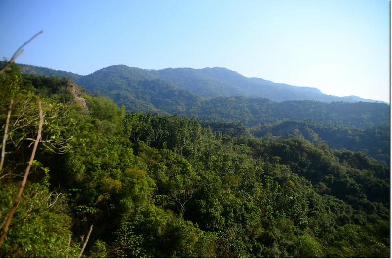 芒果坑山南眺吳酒桶山