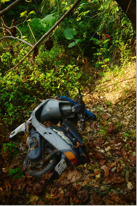 圳頭坑山登山口廢機車