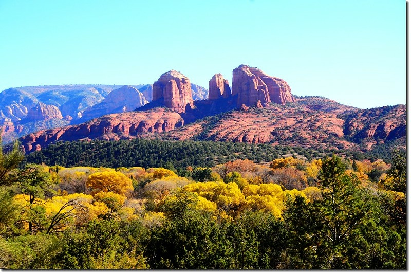 The Cathedral Rock from the Red Rock Loop Road (16)