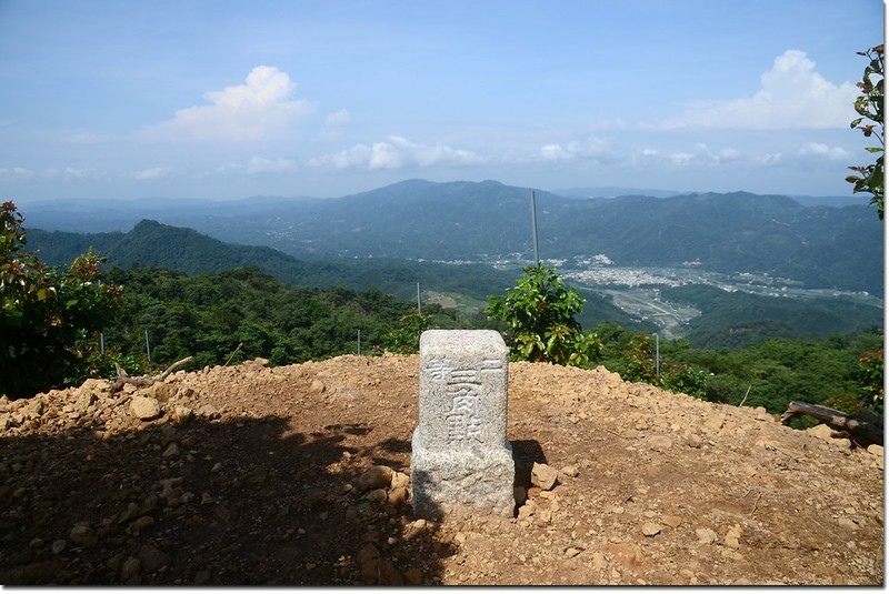 鷂婆山二等三角點(#1123 Elev. 901 m)