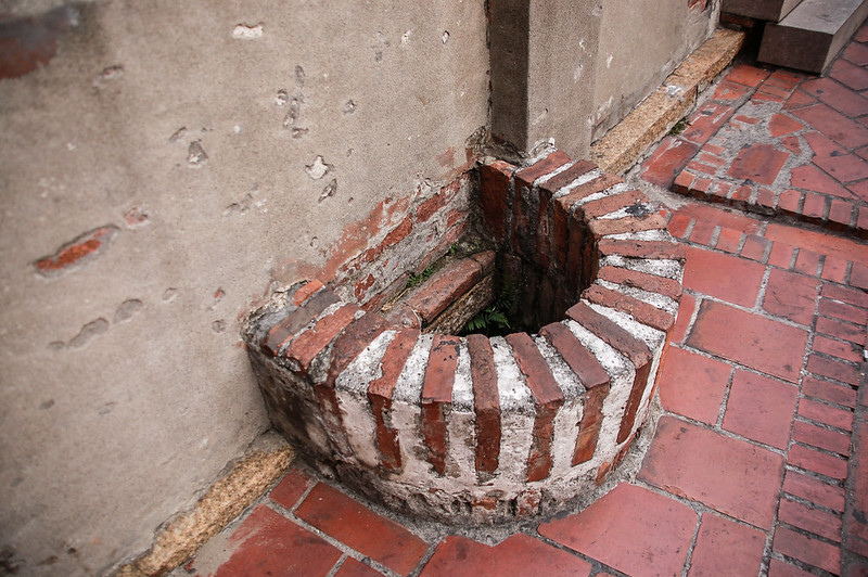 鹿港老街--半邊井.