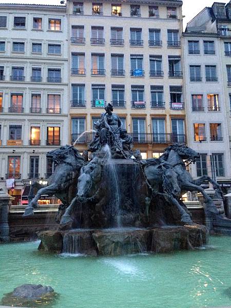 巴特勒迪噴泉（La Fontaine Bartholdi）