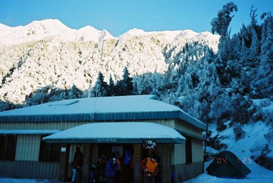 那一年雪很大路面結冰的舊天池山莊度假行~過年年假期間。