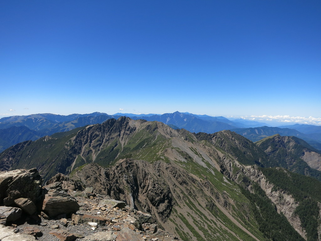 轉貼相關山難新聞消息:退休校長登玉山後四峰失聯，被山友發現時