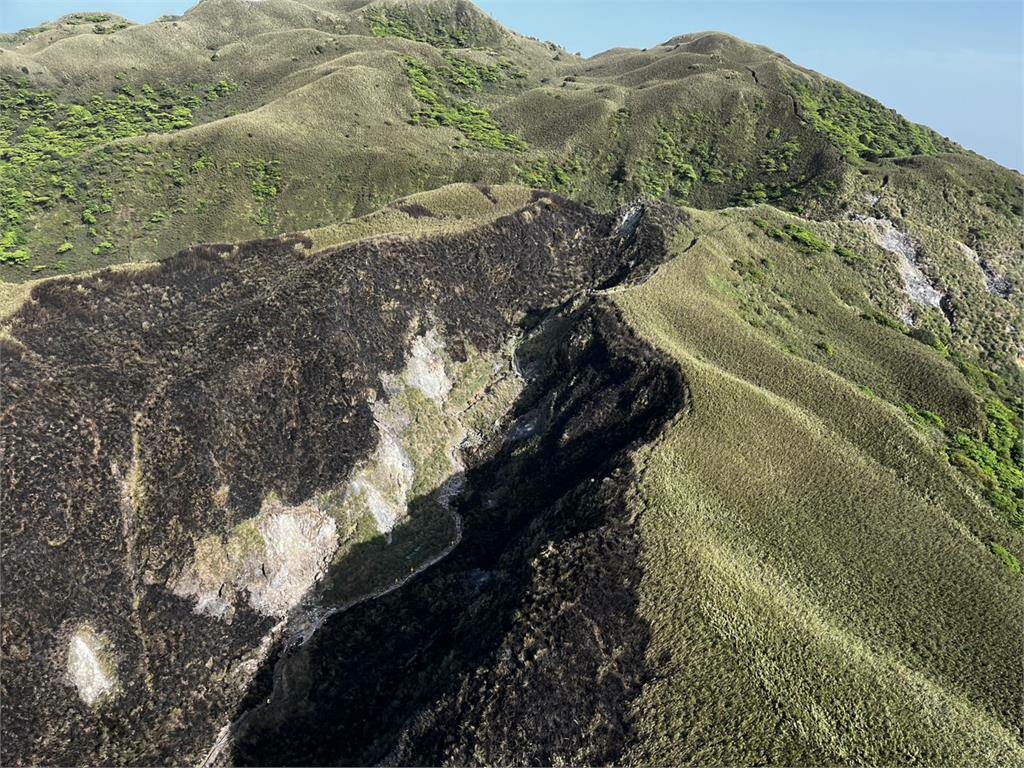 轉貼相關新聞:陽明山小油坑山林火災撲滅初估燒32公頃 七星山