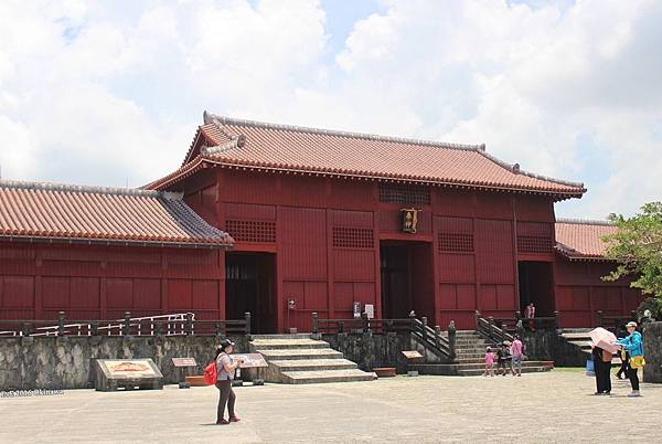 0729-30 首里城正殿前.JPG 0729-30 首里城正殿前.JPG